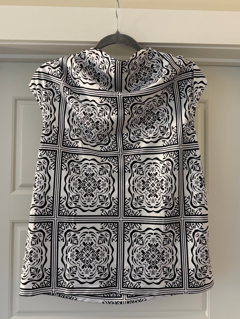 LOFT Black and White Patterned Cap-Sleeve Shell Top